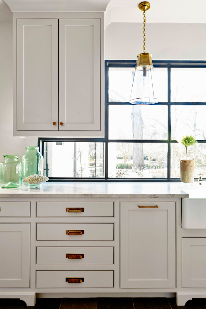 Example of a large farmhouse l-shaped slate floor and black floor enclosed kitchen design in Dallas with a farmhouse sink, shaker cabinets, white cabinets, quartz countertops, multicolored backsplash, terra-cotta backsplash, stainless steel appliances, an island and white countertops
