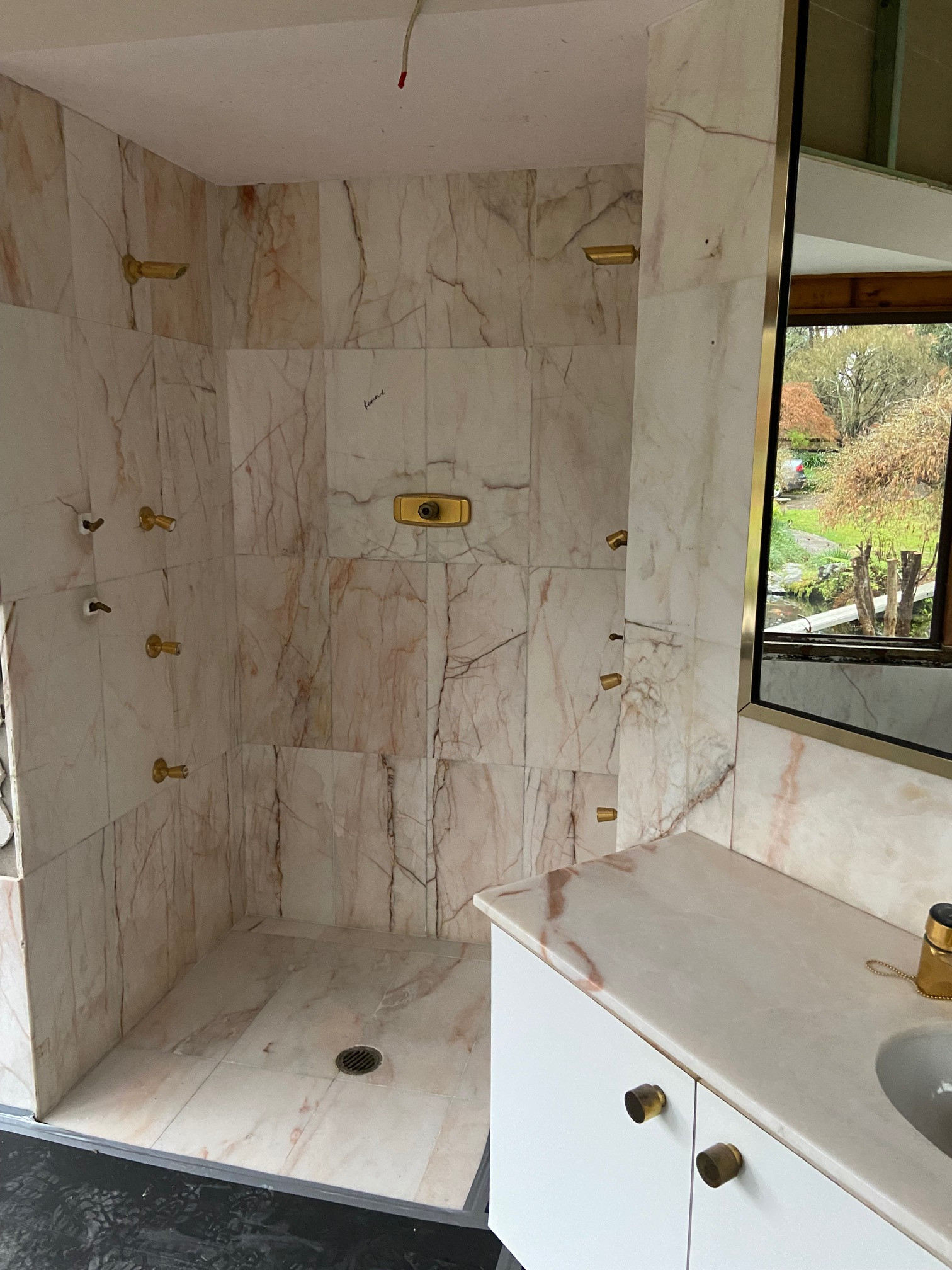 REBUILD OF A GRAND  BATHROOM