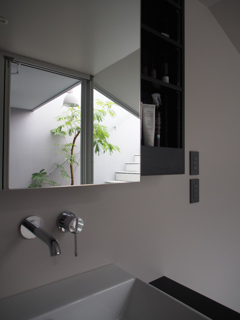 東砂ロードサイド moderno-bagno-di-servizio