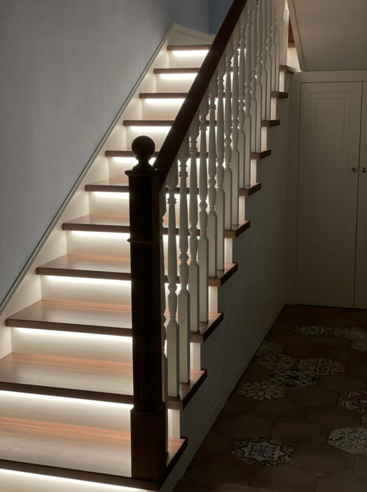 Облицовка лестинцы в классическом стиле