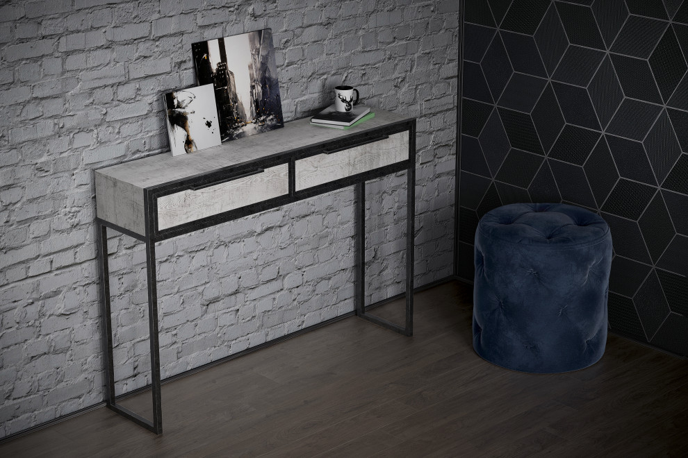 Мрачная и брутальная квартира лофт