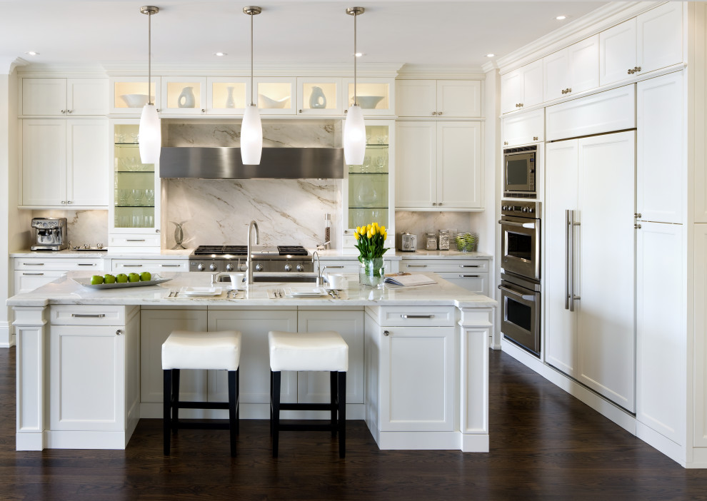 Inspiration for a mid-sized transitional l-shaped dark wood floor and brown floor kitchen remodel in Toronto with an undermount sink, shaker cabinets, white cabinets, quartz countertops, multicolored backsplash, quartz backsplash, stainless steel appliances, an island and multicolored countertops