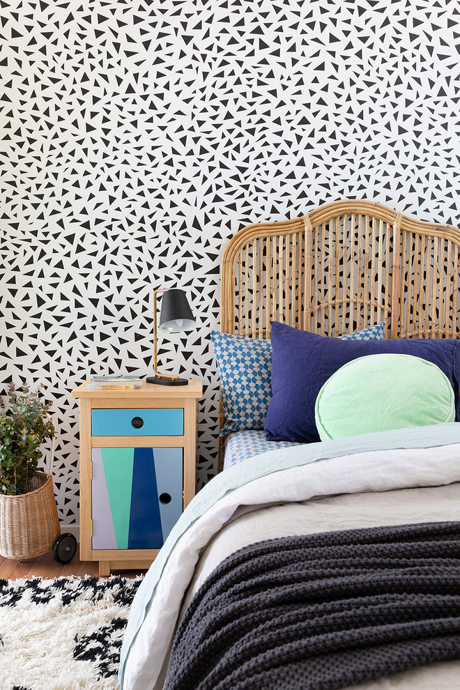 Photo of a beach style kids' room in Gold Coast - Tweed with multi-coloured walls.