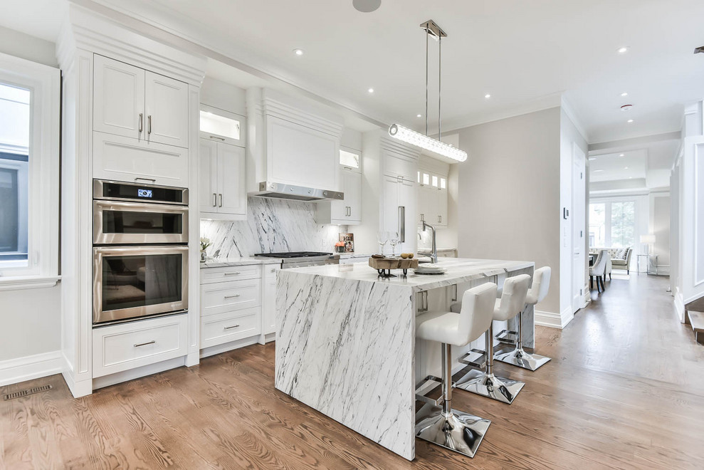 Example of a transitional kitchen design in Toronto