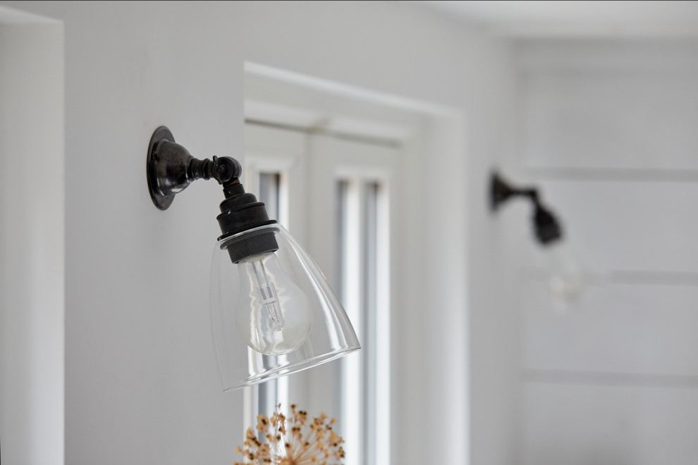 Cosy High-End Bathroom Remodel with Shiplap Feature