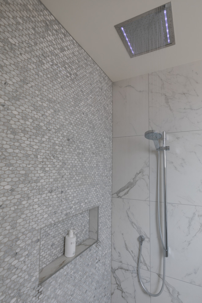 Photo of a small contemporary bathroom in Auckland with flat-panel cabinets, grey cabinets, black tile, porcelain tile, porcelain floors, a vessel sink, engineered quartz benchtops, black floor and grey benchtops.