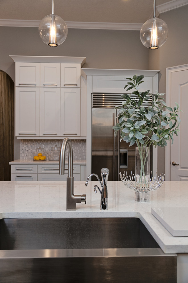 Kitchen - transitional kitchen idea