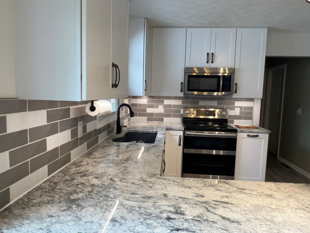Eat-in kitchen - mid-sized traditional u-shaped eat-in kitchen idea in Cleveland with shaker cabinets, white cabinets, granite countertops and ceramic backsplash