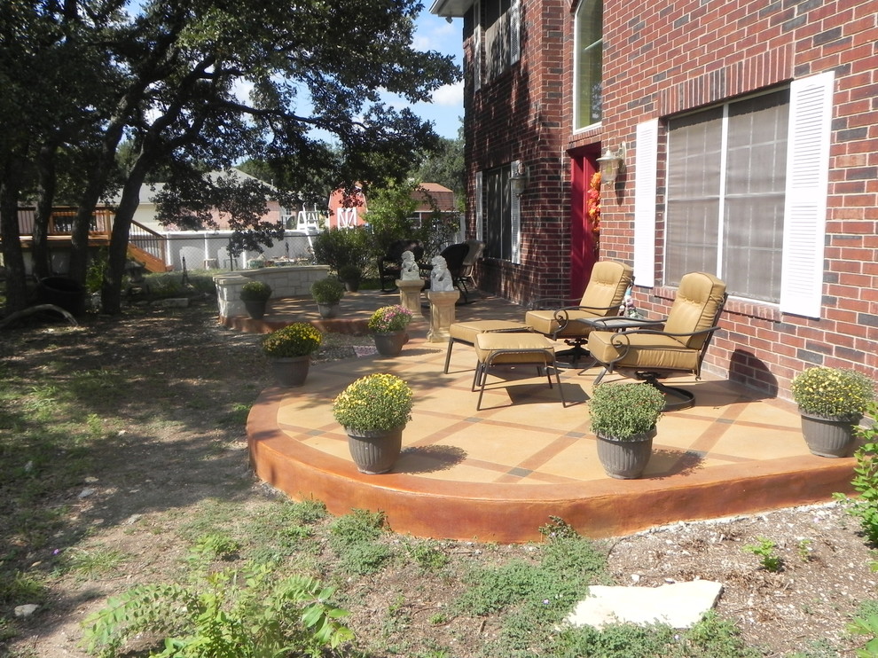 Patio - transitional patio idea in Austin
