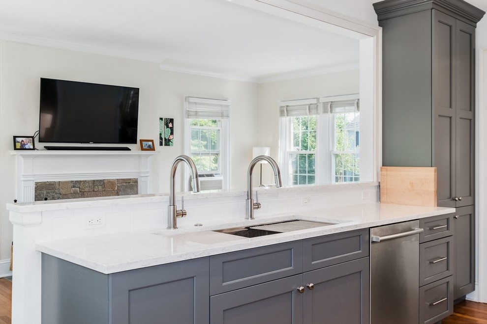 Inspiration for a transitional home design remodel in Cincinnati
