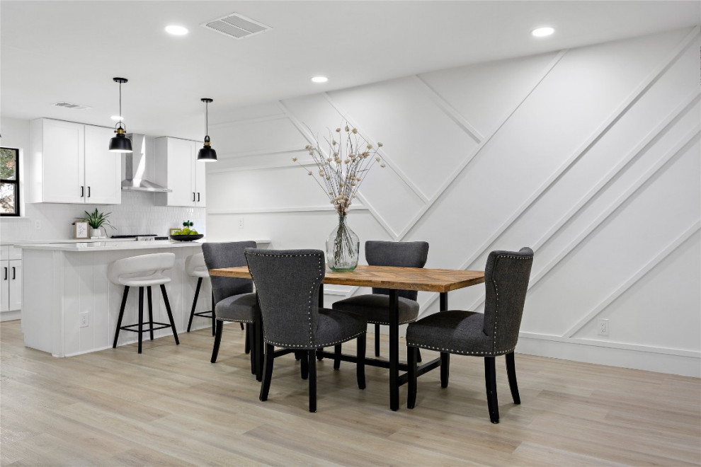 Dining room - transitional dining room idea