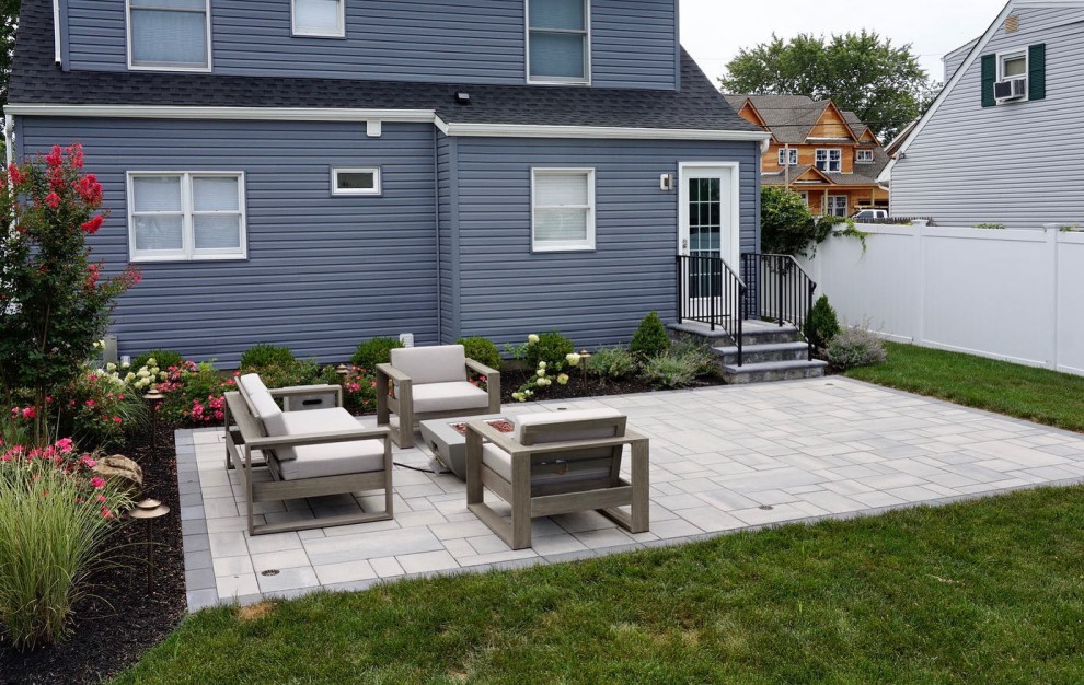 Spring Lake Heights, NJ: Minimalistic Outdoor Living with Freeform Plantings