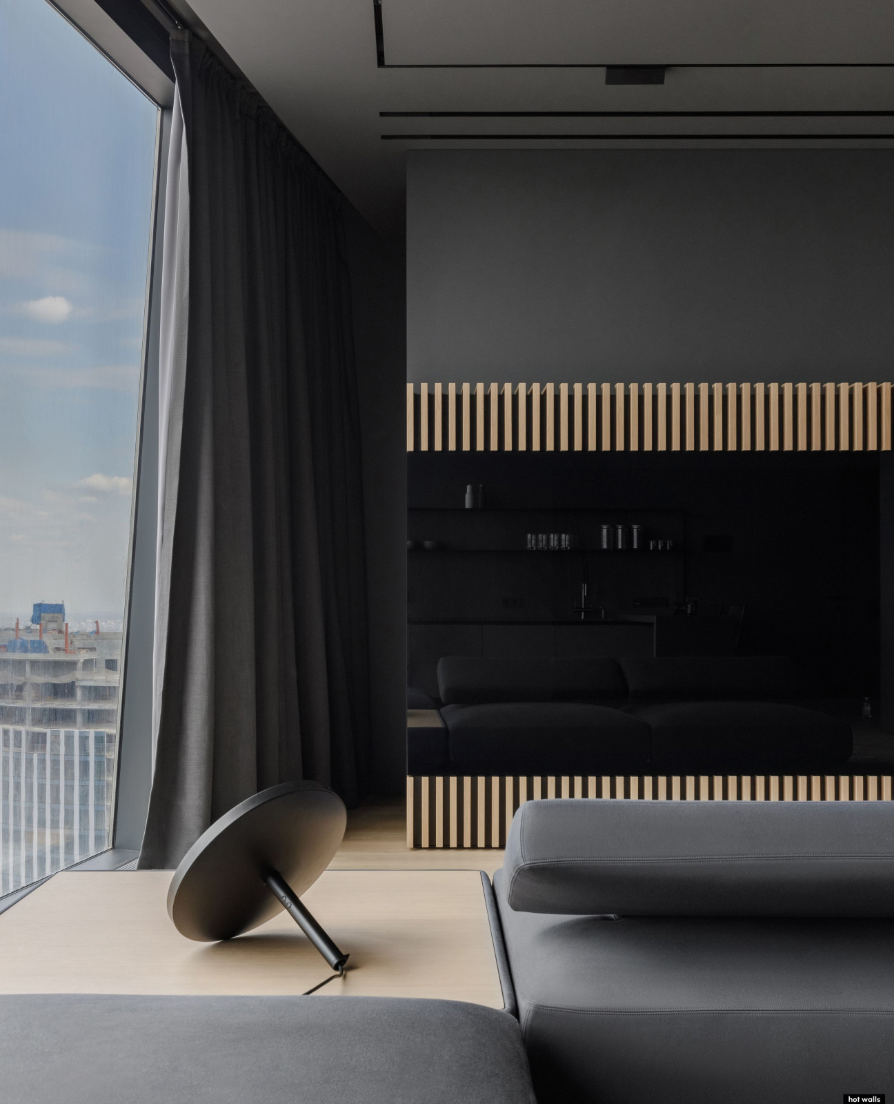 Телевизор за чёрным стеклом, Башня Федерации