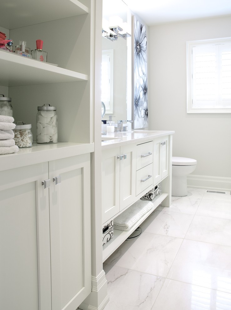 Transitional home design photo in Toronto