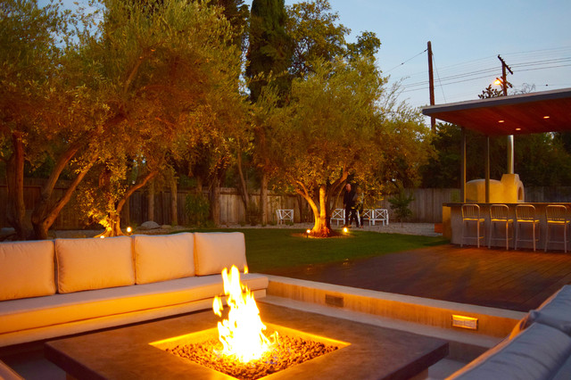 Fire Pit Seating Area Outdoor Kitchen Pizza Oven Modern Garden Los Angeles By Garden Of Eva Landscape Design Group