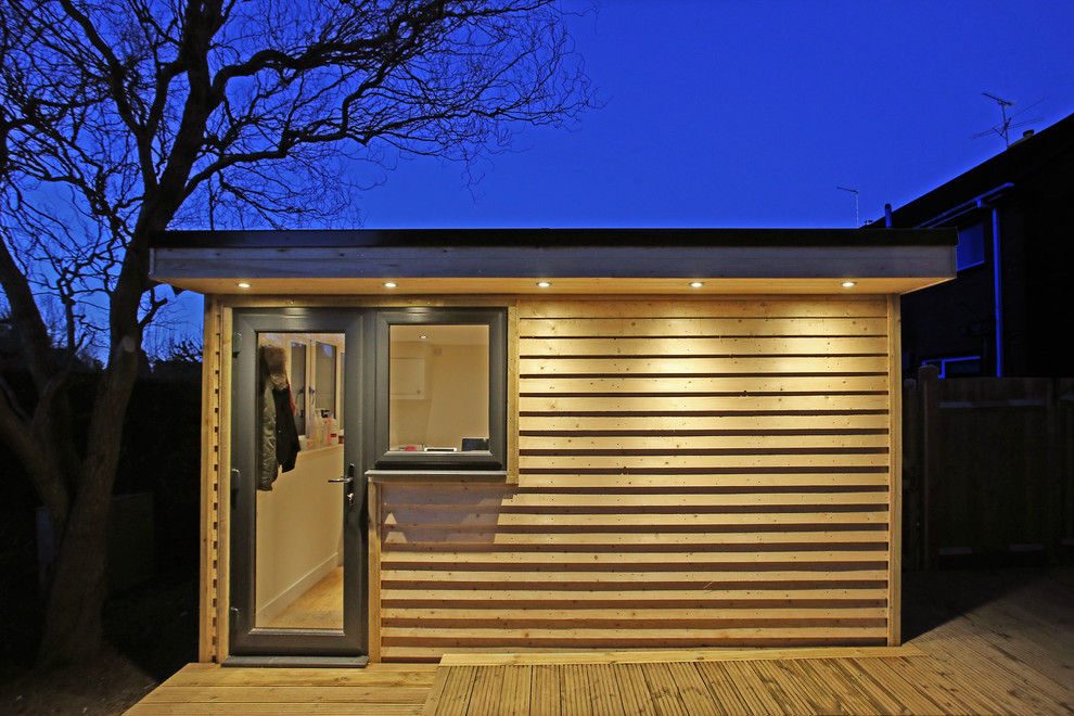 Inspiration for a mid-sized contemporary shed and granny flat in Sussex.