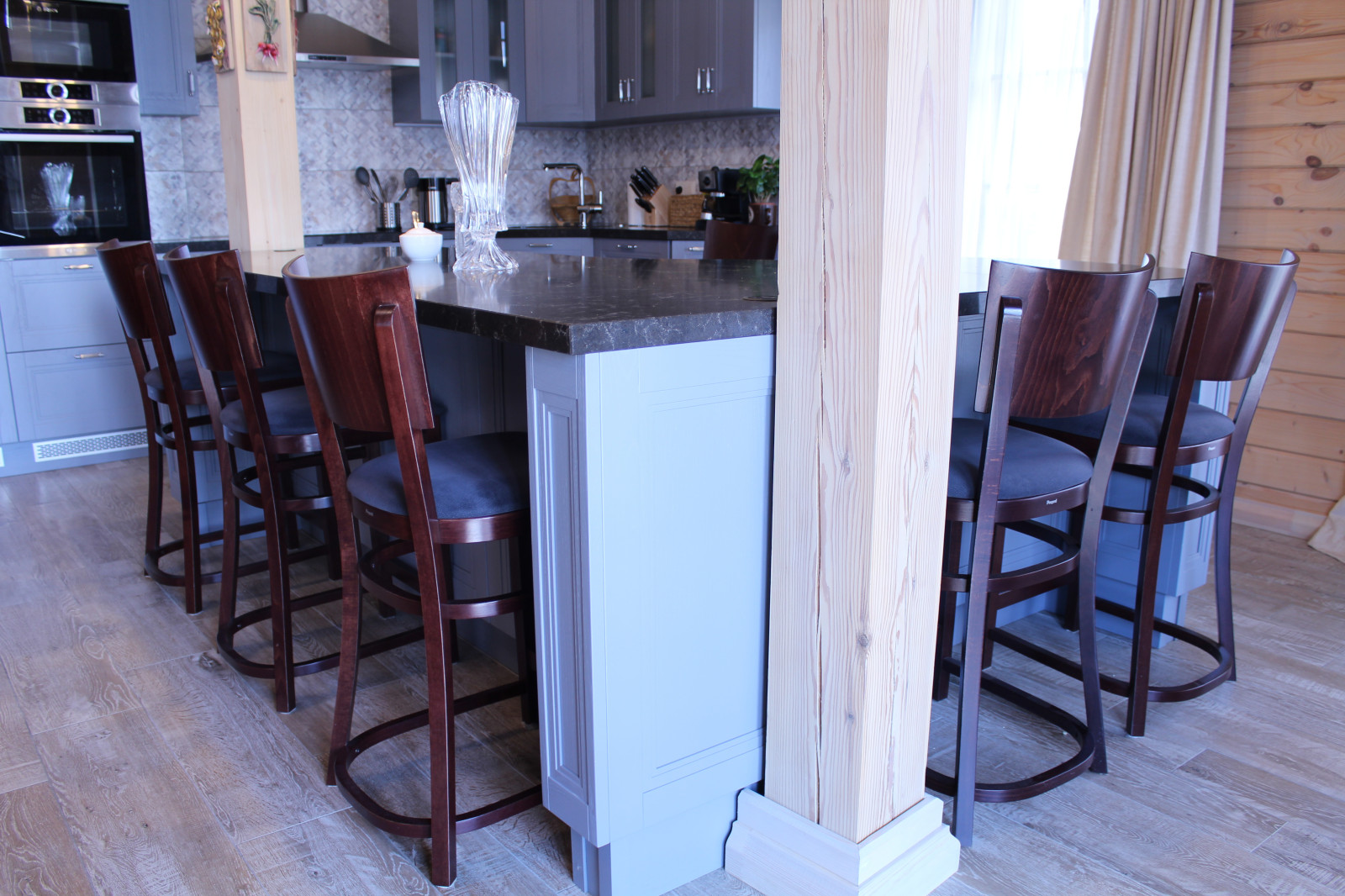 Дом из бруса в стиле шале.