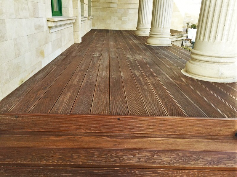 РАБОТЫ ПО МОНТАЖУ ПЛАНКЕНА И ТЕРРСАНОЙ ДОСКИ ИЗ ЛИСТВЕННИЦЫ В ДАГЕСТАНЕ.