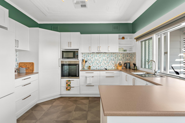 Transitional Kitchen nyklassisk-koekken