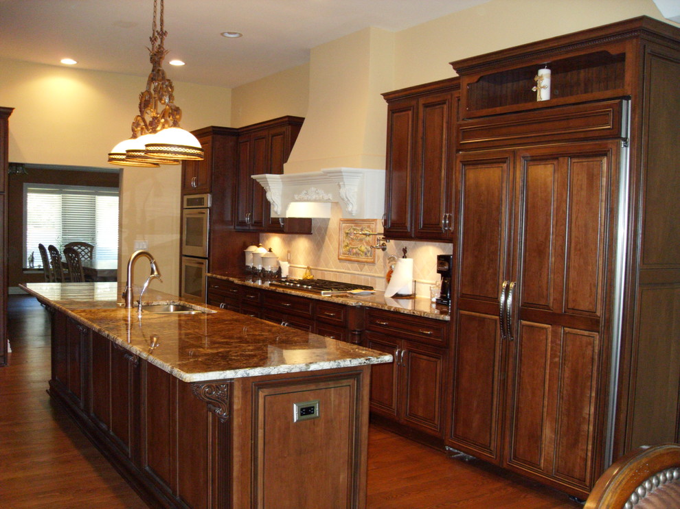 Example of a classic kitchen design in Detroit