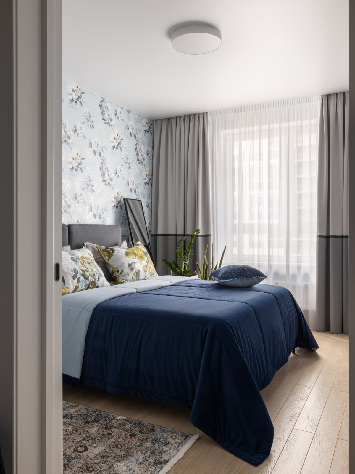 Цветы, цветы... и еще немного цветов.