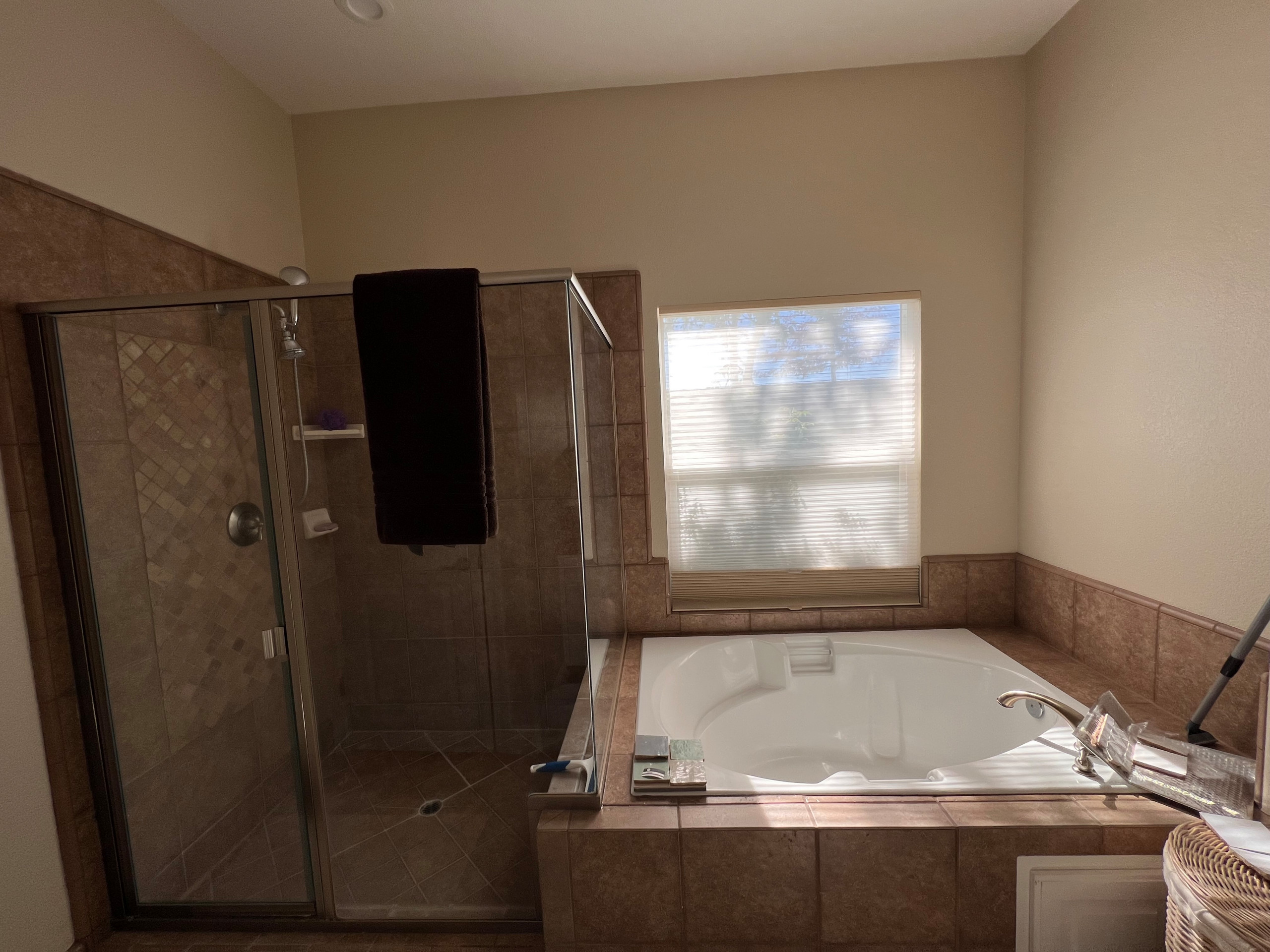 BEFORE - Builder Grade Fixtures & Finishes