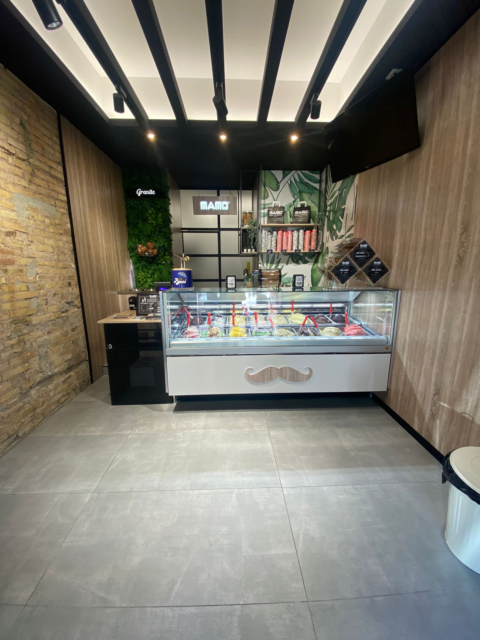 RIQUALIFICAZIONI LOCALI COMMERCIALI - GELATERIA MAMO'