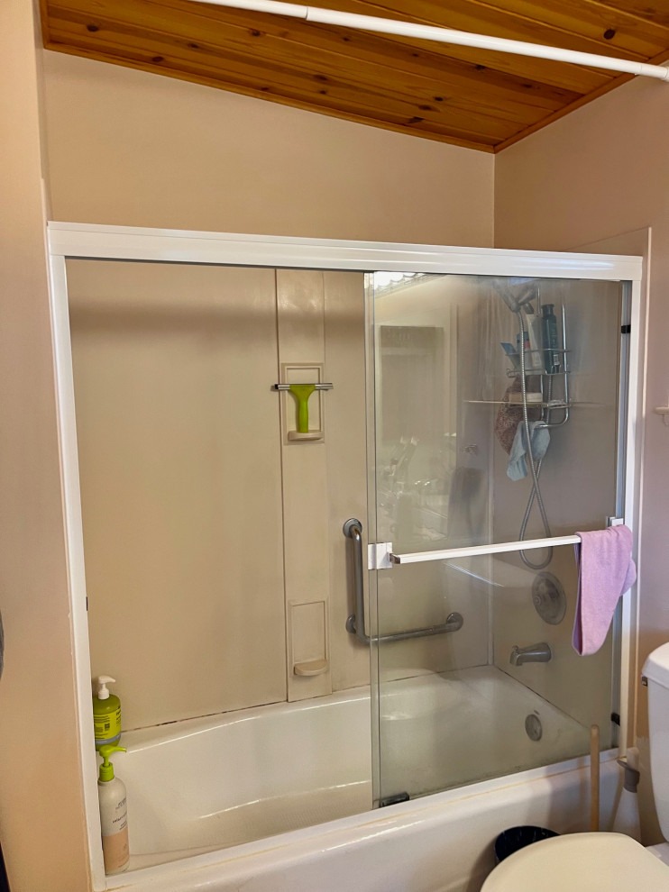 Stacked Tile Master Bathroom in El Cerrito