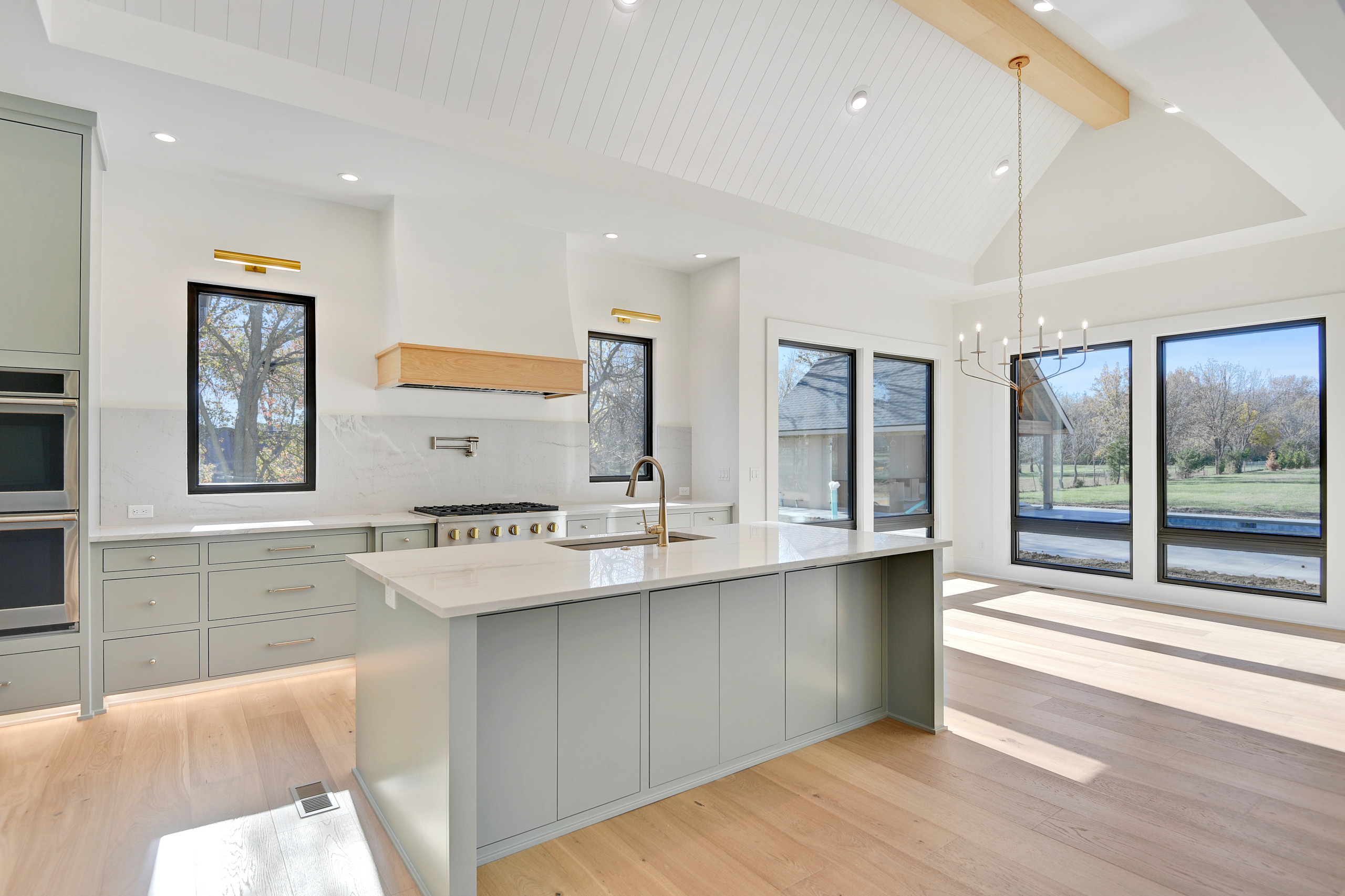 148th and Switzer, Custom Build