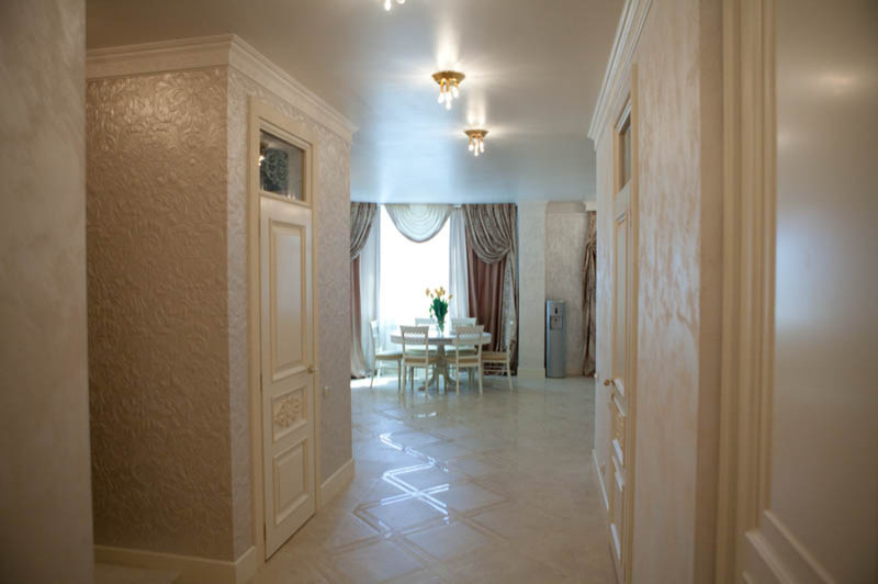 Классический Интерьер квартиры  в бежевых тонах (120 кв м)