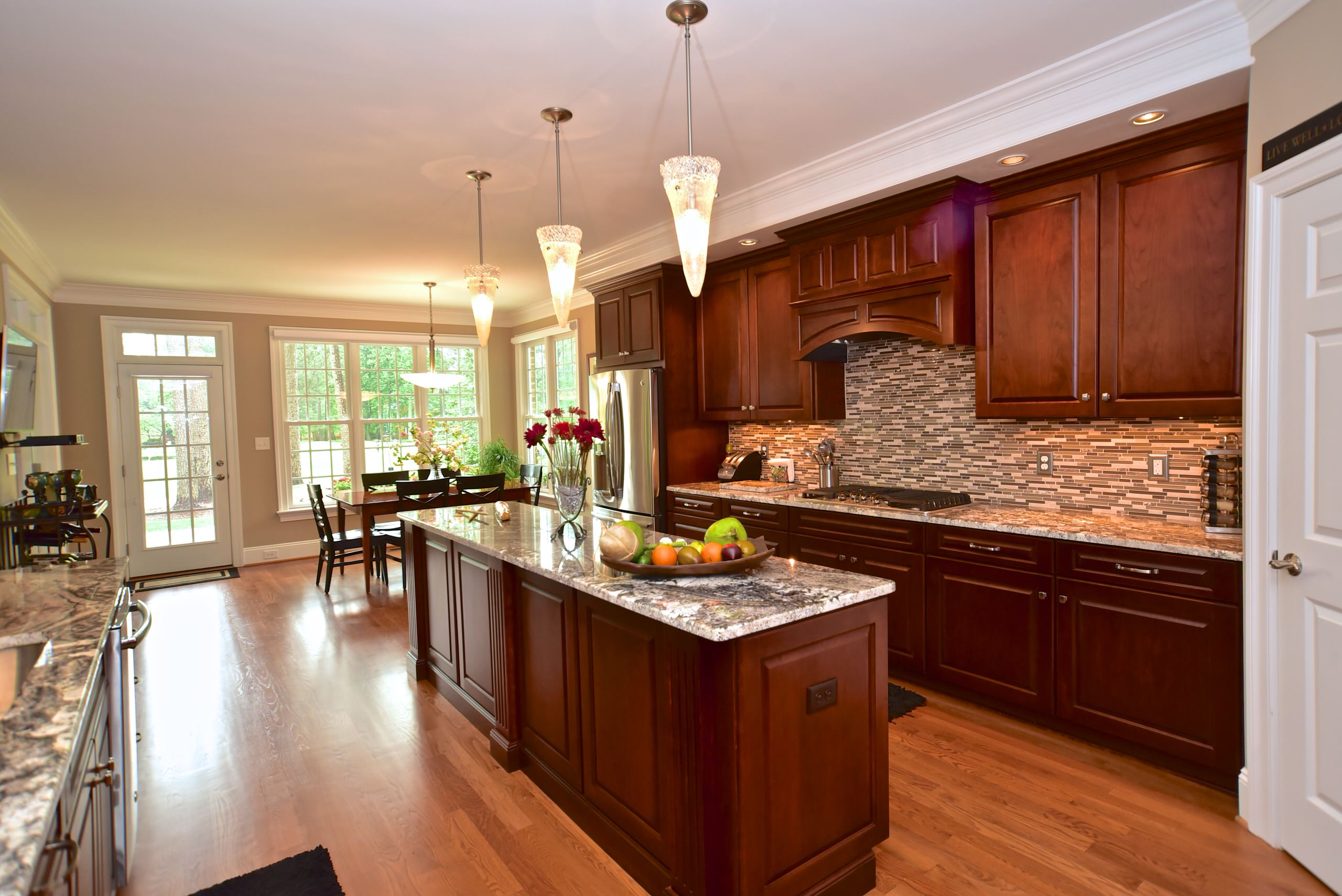 CHERRY KITCHEN WITH COLUMNS