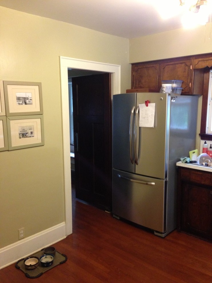 Transitional kitchen photo in Milwaukee