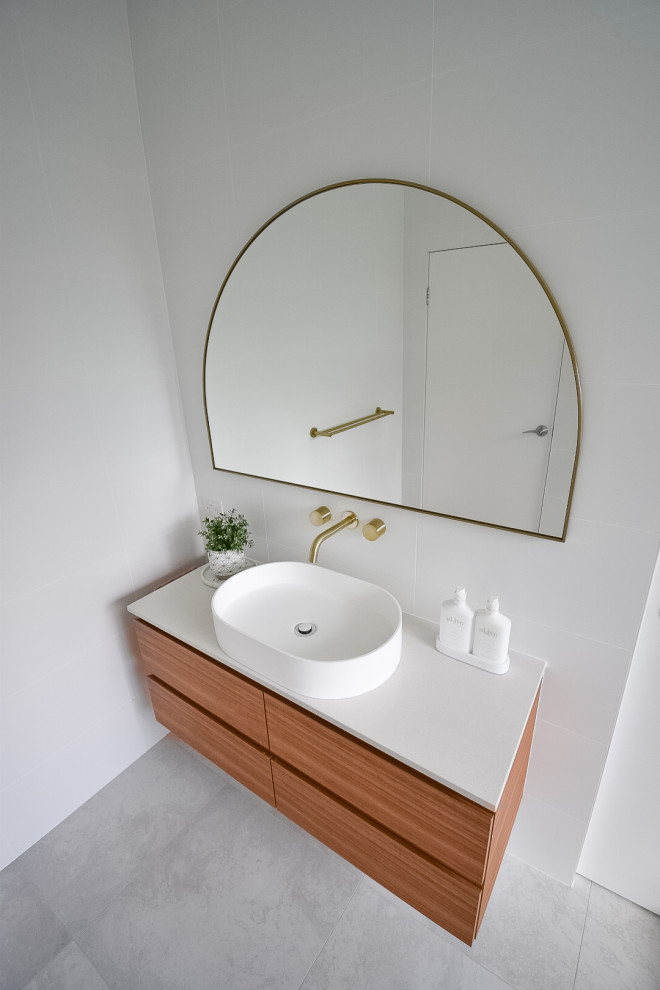 This is an example of a contemporary bathroom in Gold Coast - Tweed.