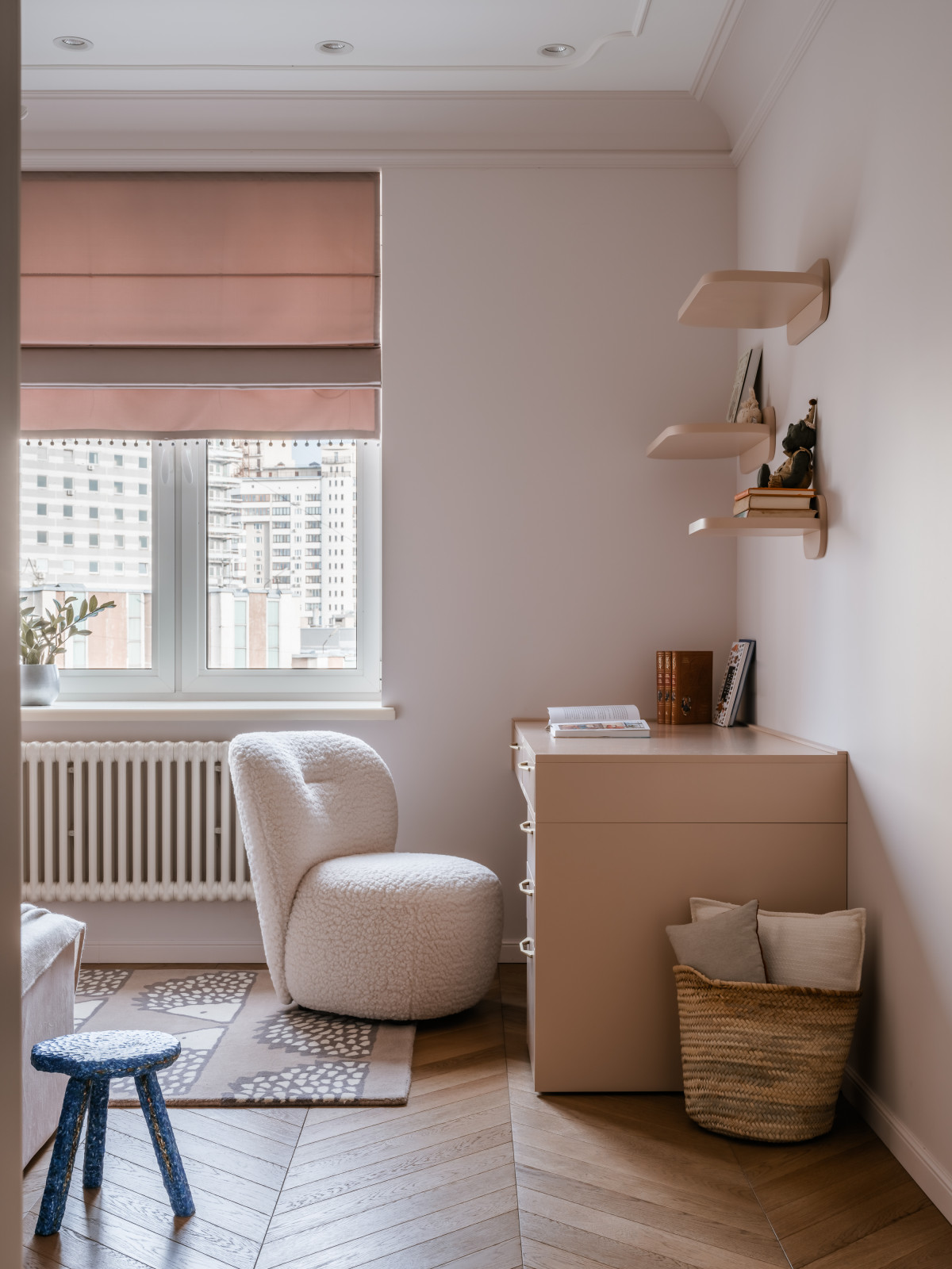 Французское настроение и мотивы шинуазри: семейная квартира