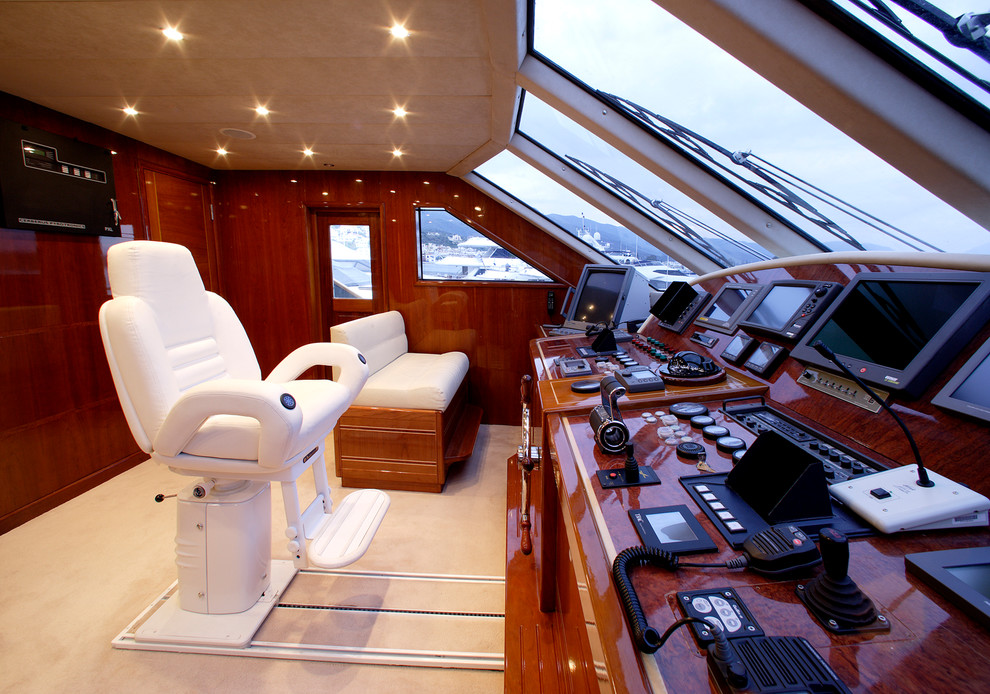 Частная яхта