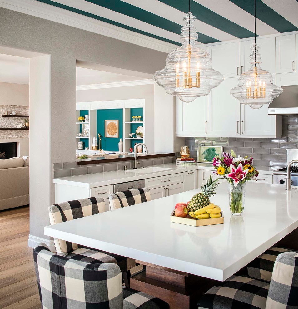 Transitional eat-in kitchen photo in San Diego with an island