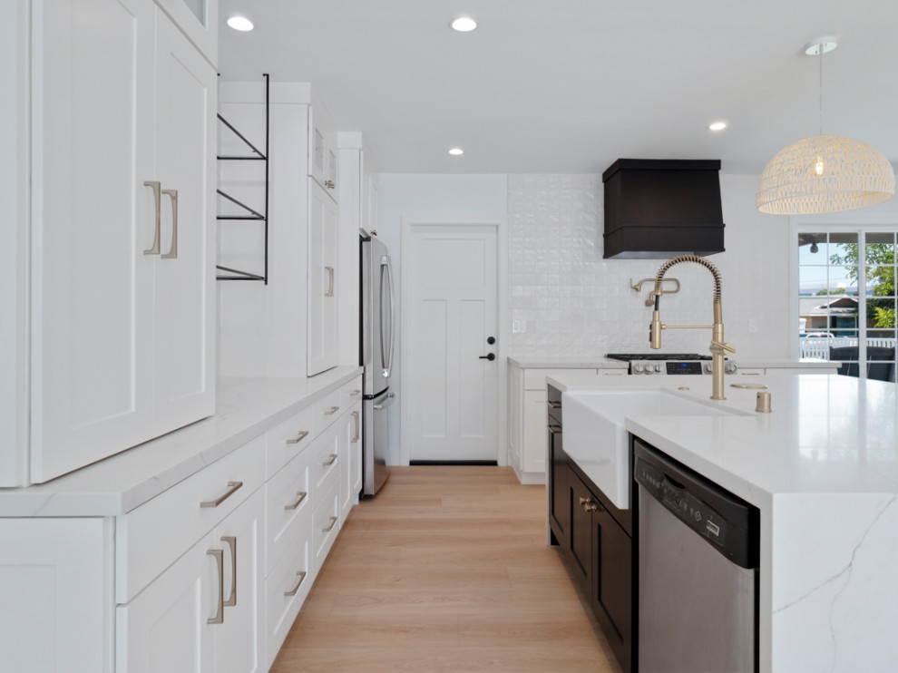 Mid-sized transitional eat-in kitchen photo in Orange County with white cabinets and an island