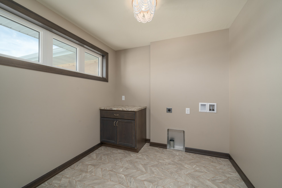 Inspiration for a mid-sized transitional home design remodel