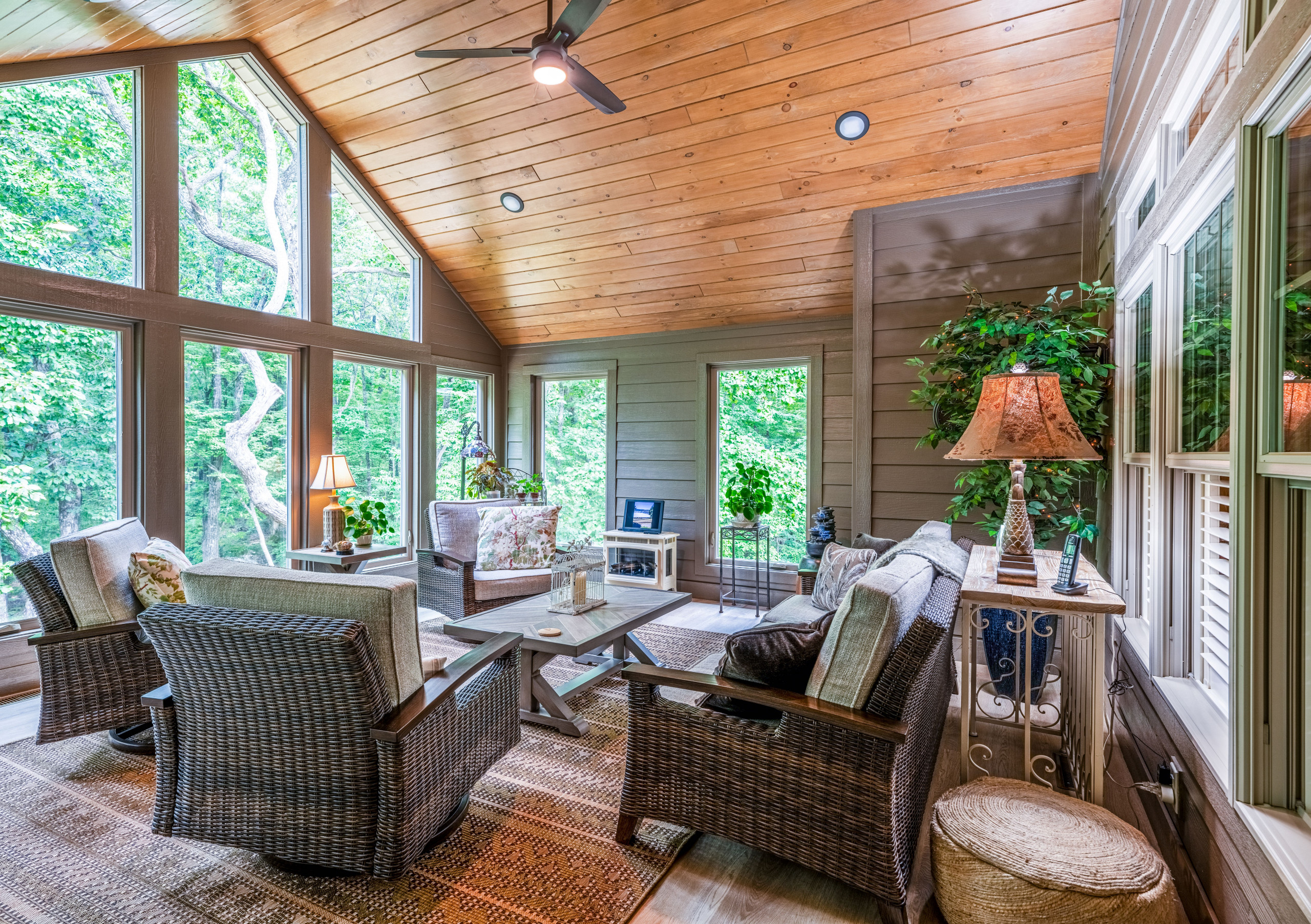 47 Cedar Ridge Circle - Sunroom / Flooring