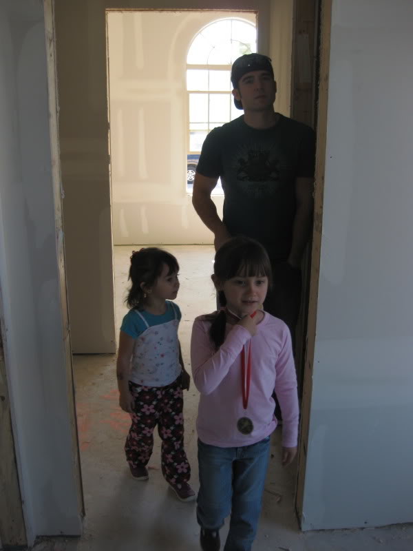 How to dress an arched window?