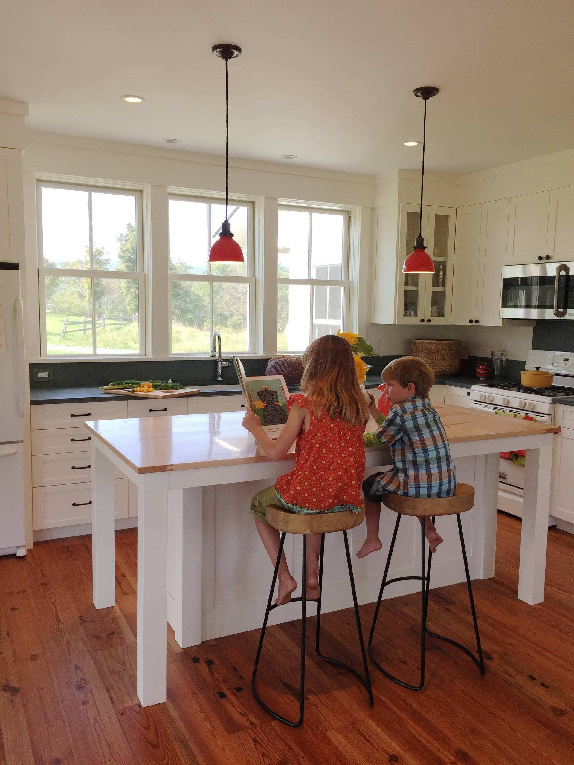 75 Beautiful Farmhouse Kitchen Design Ideas & Pictures