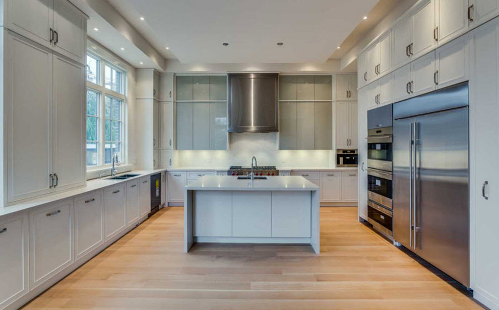 Inspiration for a transitional kitchen remodel in Toronto