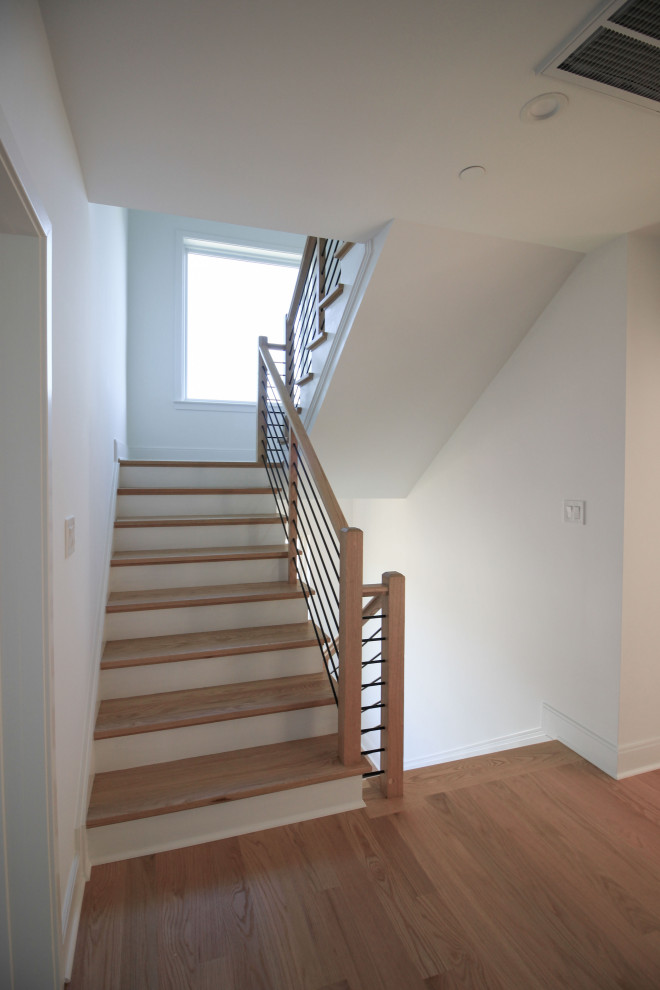 Exemple d'un escalier peint flottant tendance de taille moyenne avec des marches en bois, un garde-corps en matériaux mixtes et du lambris de bois.