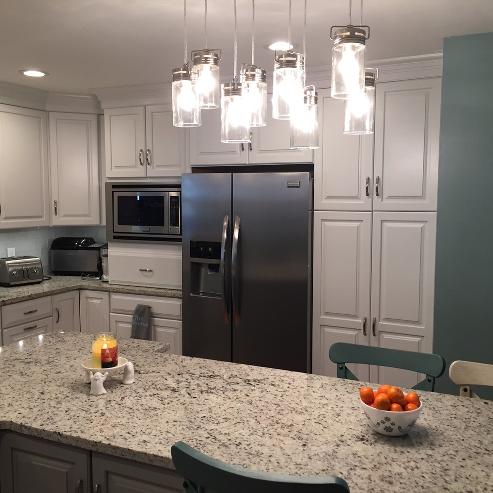 Kitchen - transitional kitchen idea