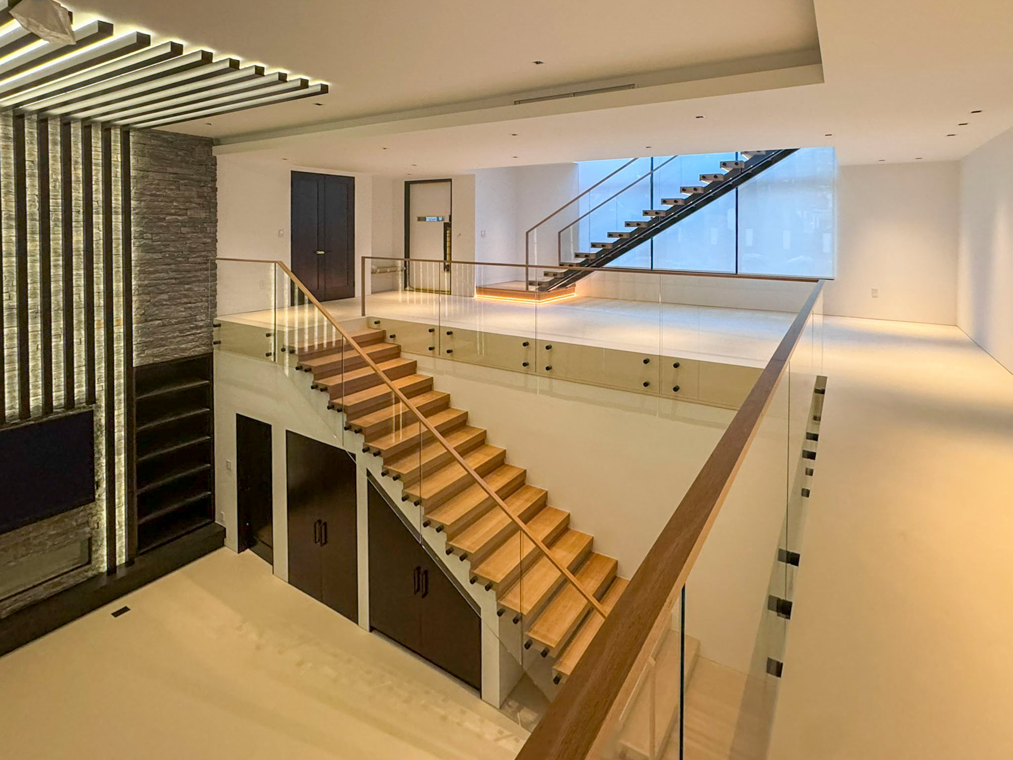 126_Visually Open and Light Contemporary Staircase, Mclean, VA 22102