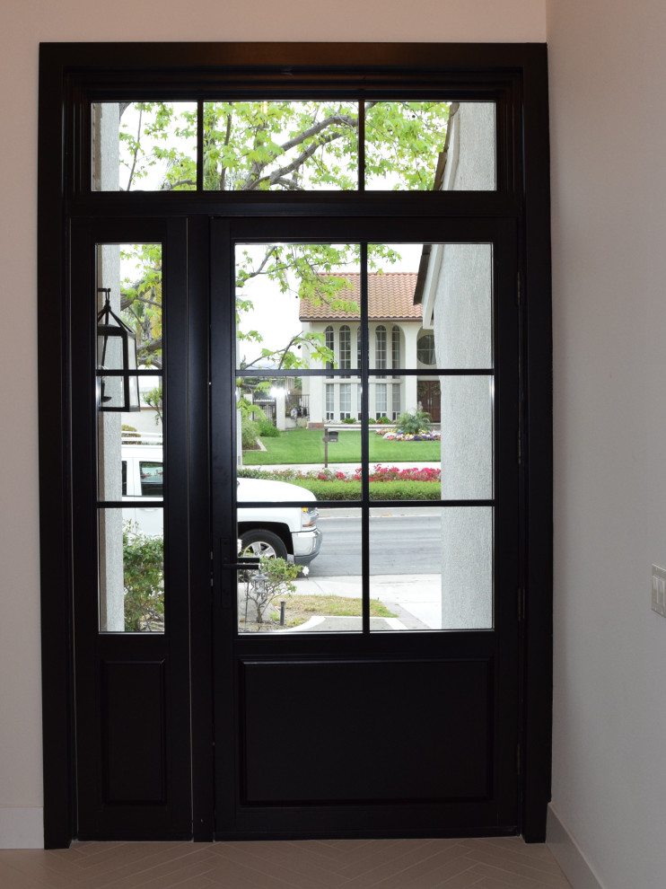 Entryway - entryway idea in Orange County