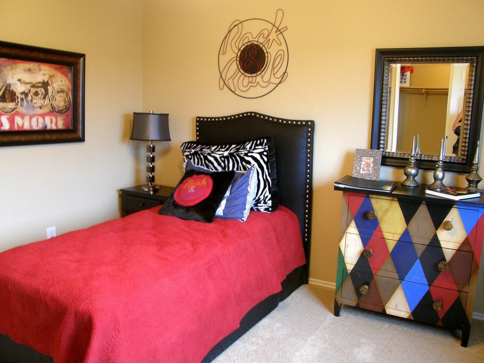 Photo of a mid-sized contemporary kids' room for boys in Austin with beige walls and carpet.