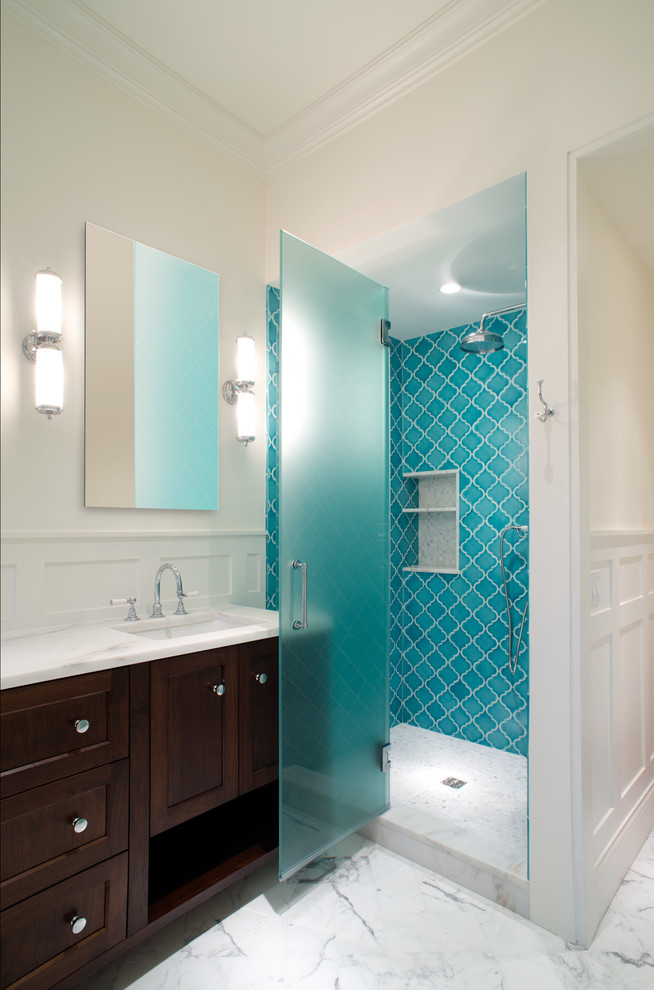 This is an example of a traditional bathroom in Chicago with an undermount sink.
