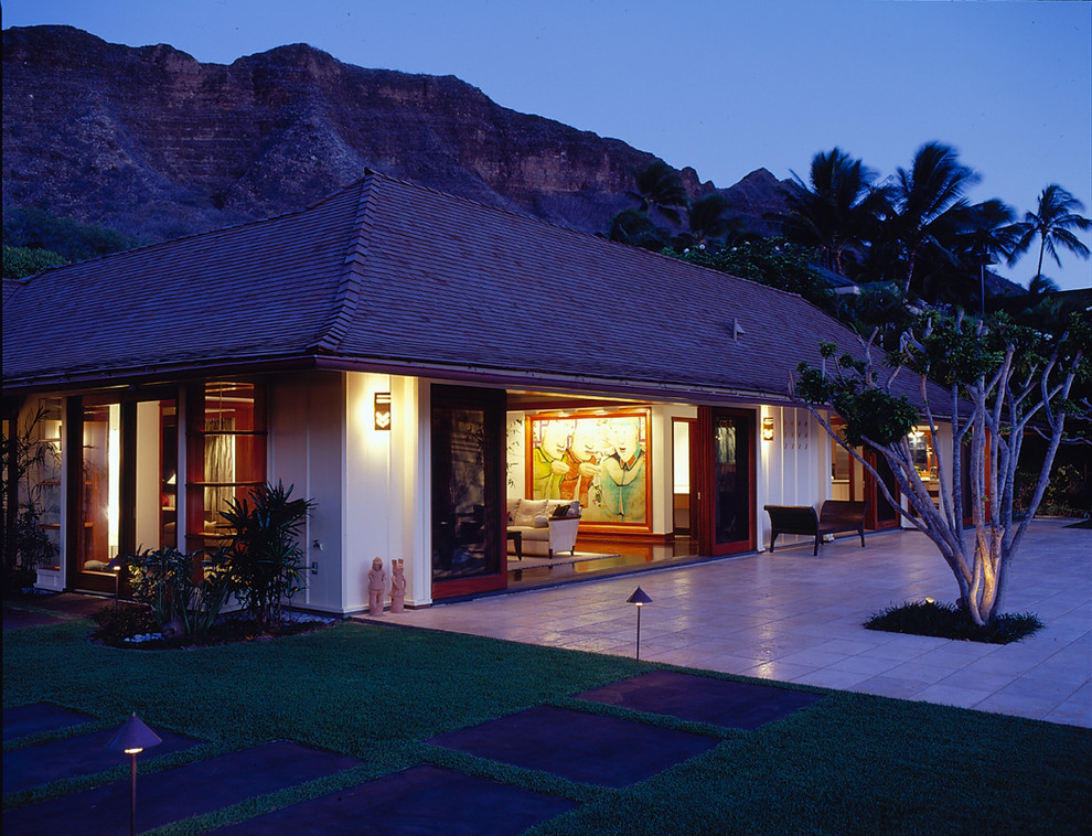 Inspiration for a contemporary exterior in Hawaii.