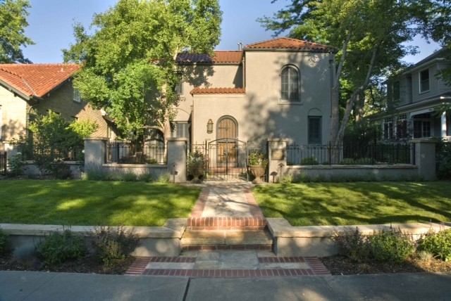 This is an example of a mediterranean landscaping in Denver.